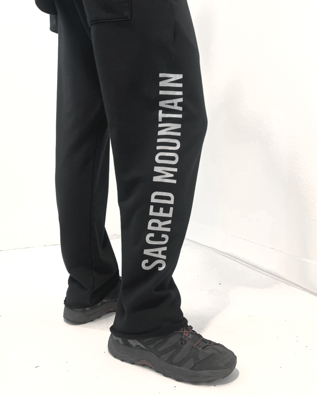 SACRED MOUNTAIN TEAM SWEAT PANT